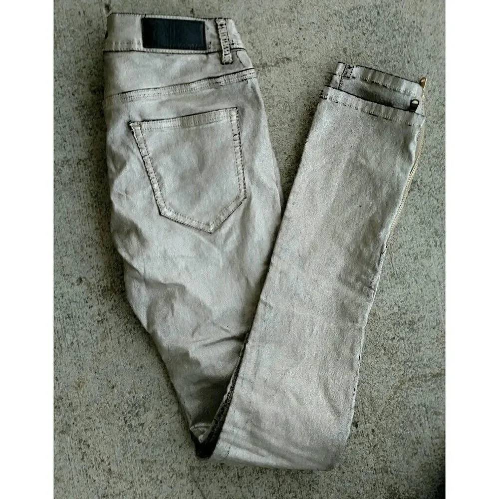 Tahnee metallic distressed jeans. Medium